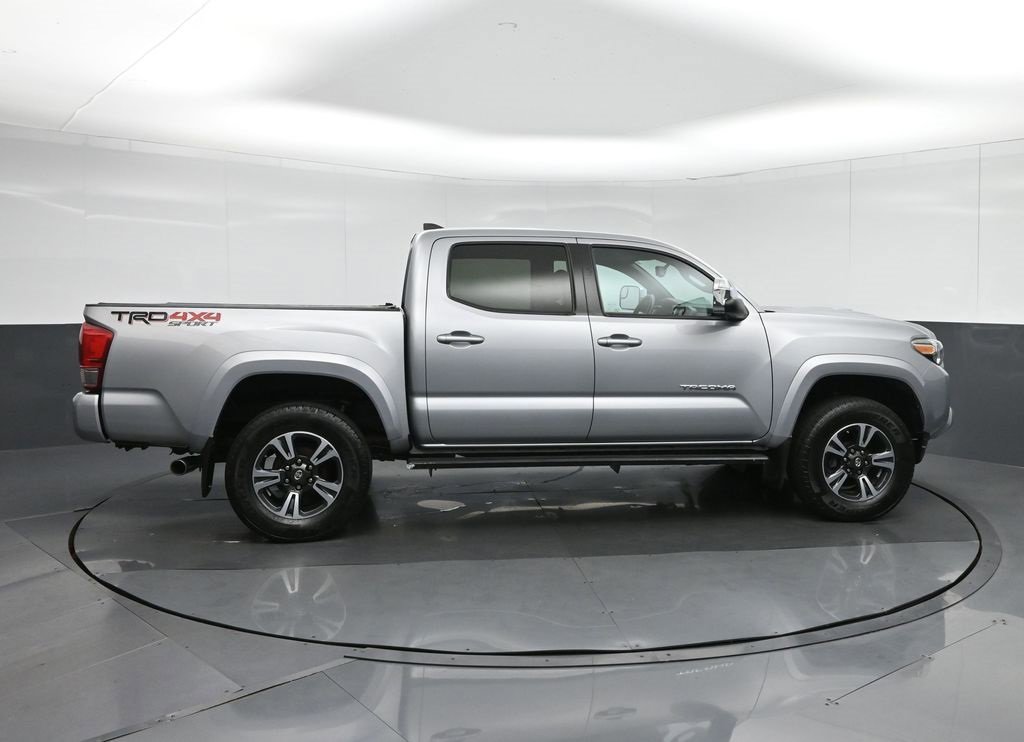 Used 2017 Toyota Tacoma TRD Sport image 8