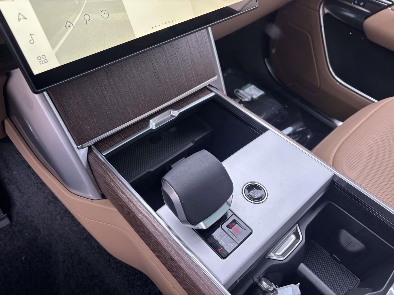 New 2026 Land Rover Range Rover SE image 17