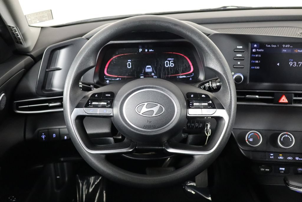 Used 2025 Hyundai Elantra SE FWD image 7