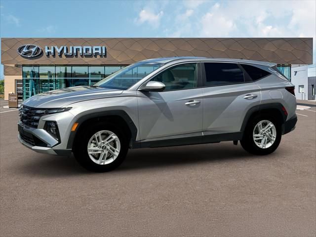 Used 2025 Hyundai Tucson SE image 2