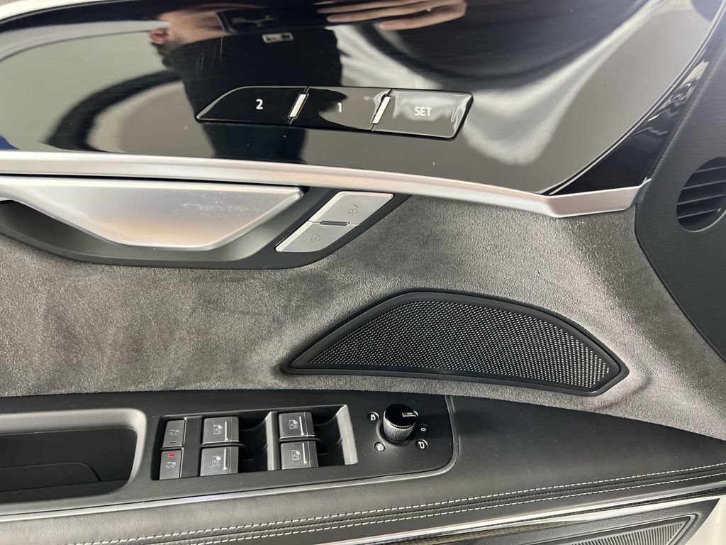 Used 2022 Audi S8 AWD/4WD image 24