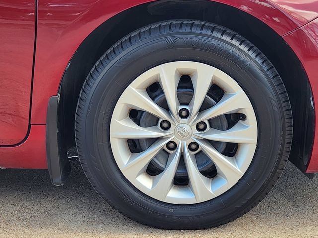Used 2015 Toyota Camry LE FWD image 8
