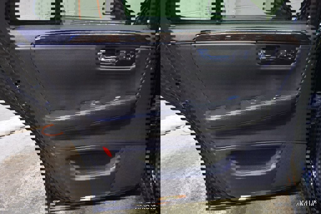 Used 2010 Cadillac DTS Premium w/ Driver Awareness Package image 9