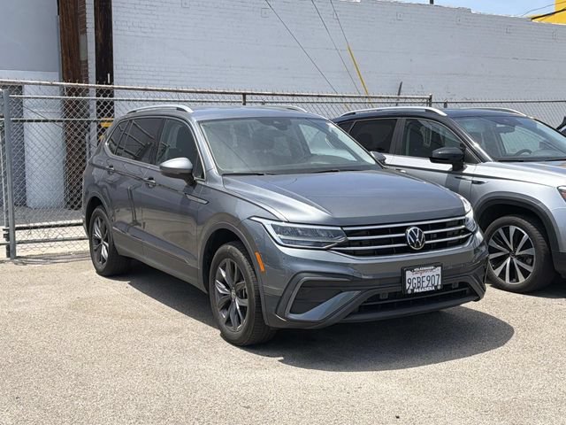 Used 2023 Volkswagen Tiguan SE FWD image 3