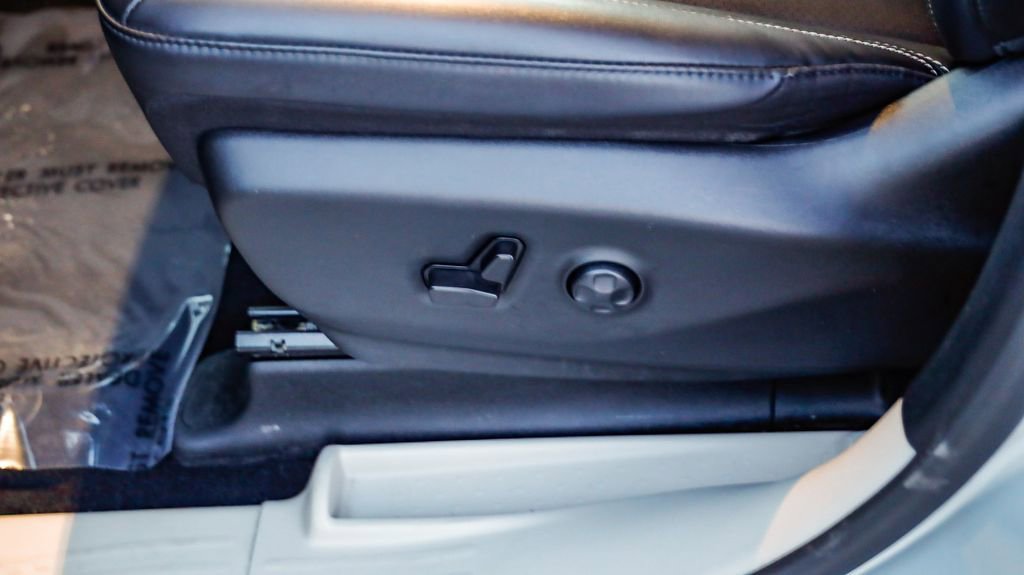 Certified 2024 Chrysler Pacifica Touring-L image 26