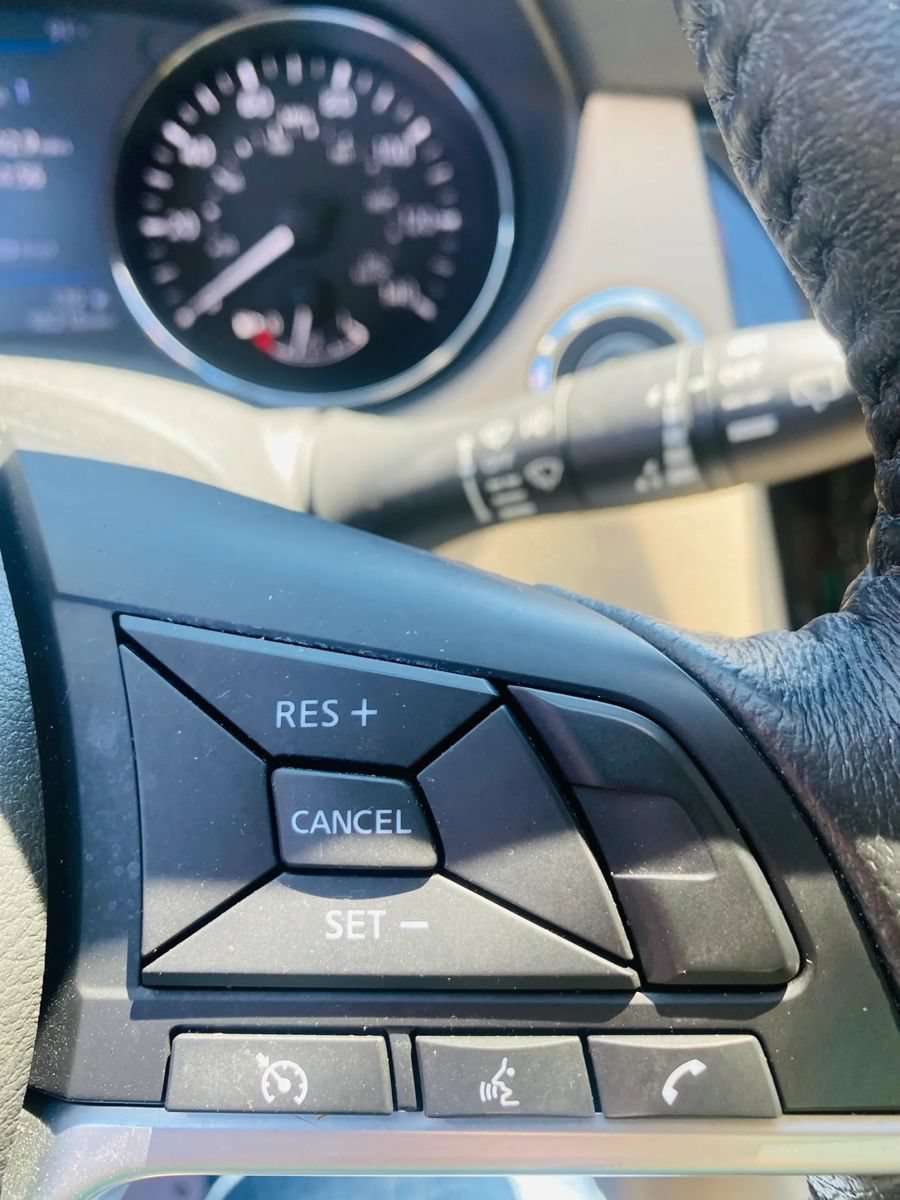 Used 2019 Nissan Rogue SV FWD image 11
