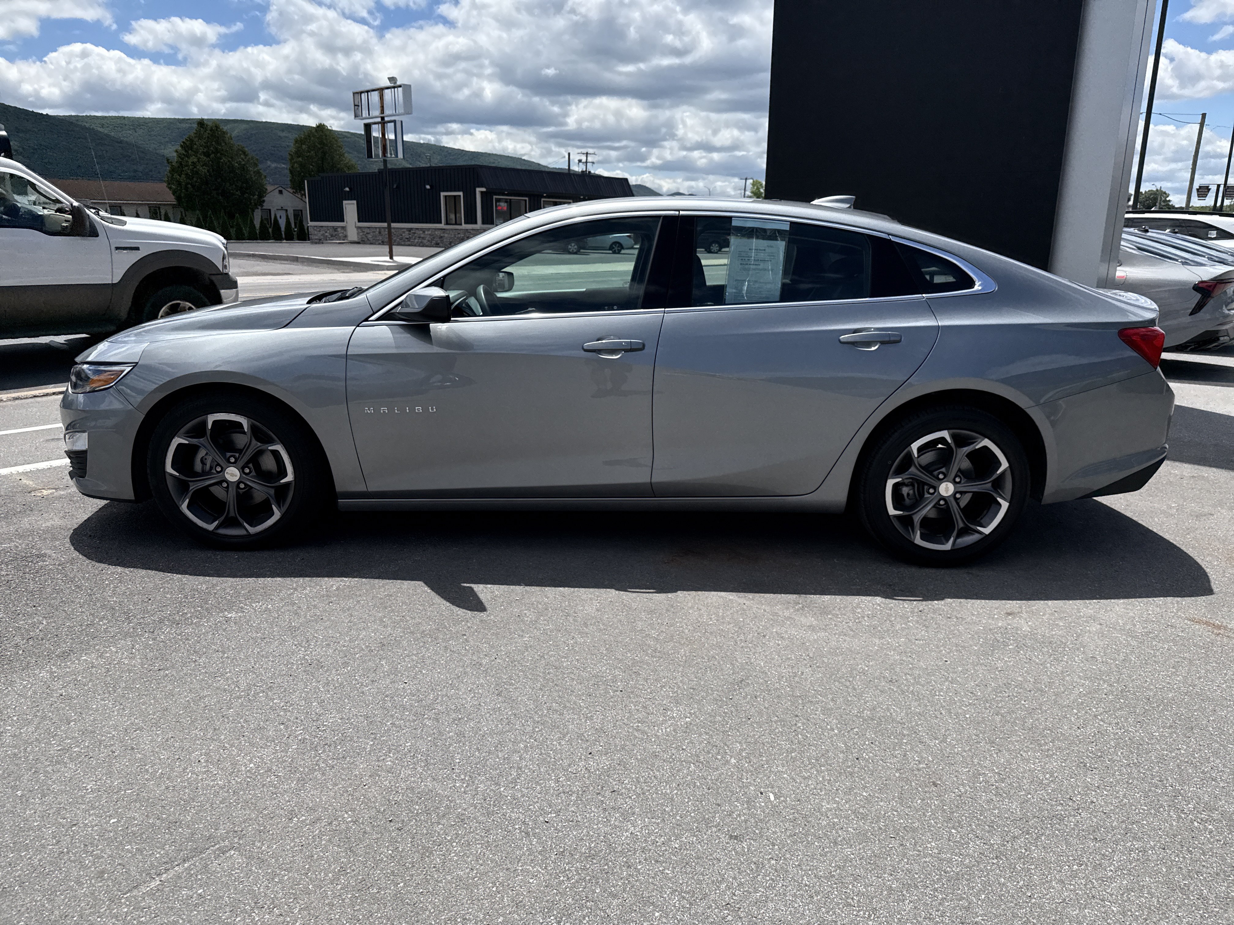 Used 2024 Chevrolet Malibu LT FWD image 14