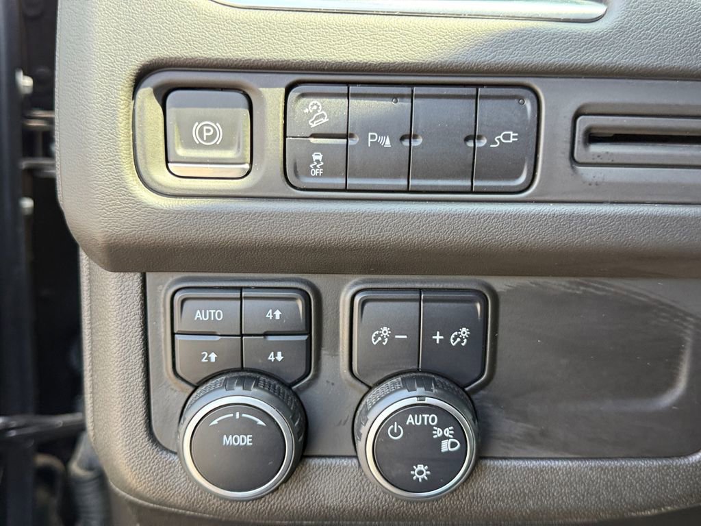 Used 2021 Chevrolet Tahoe Z71 AWD/4WD image 18