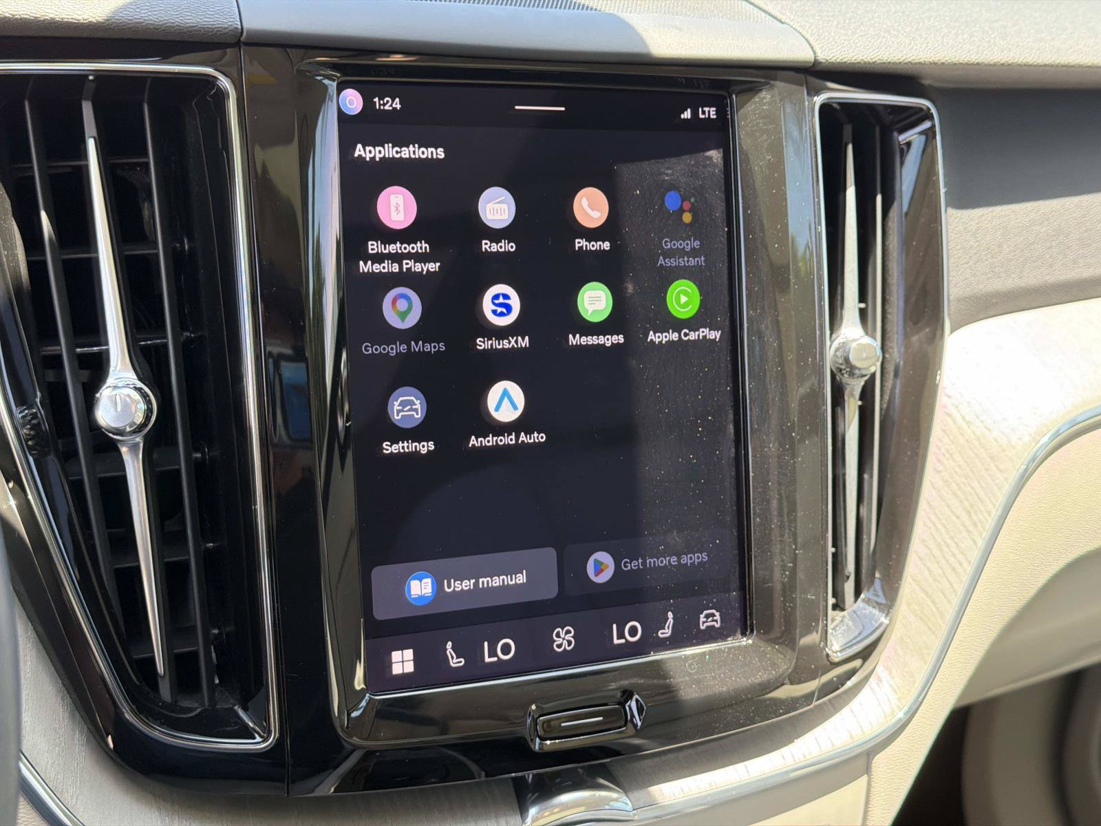Certified 2023 Volvo XC60 T8 Plus AWD/4WD image 11