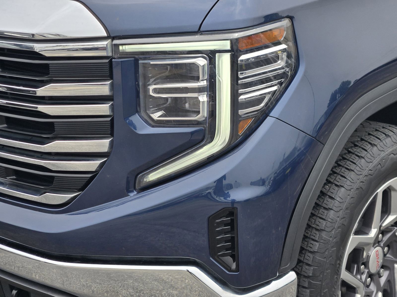 Used 2023 GMC Sierra 1500 SLT RWD image 9