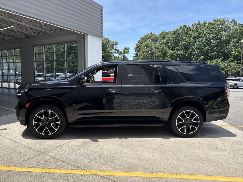 Used 2024 Chevrolet Suburban RST w/ Luxury Package AWD/4WD image 4