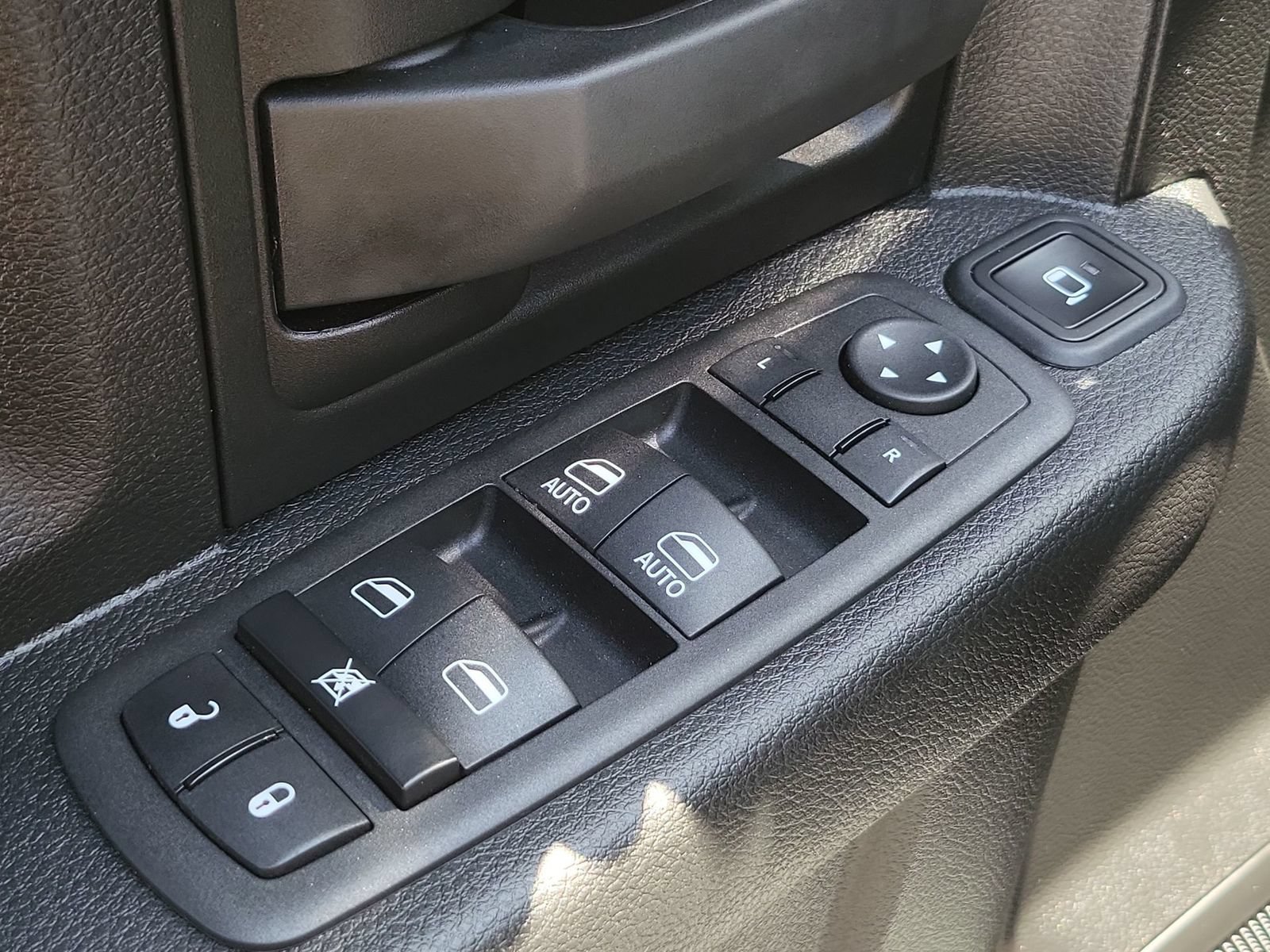 Used 2024 RAM 3500 Tradesman w/ Chrome Appearance Group AWD/4WD image 22