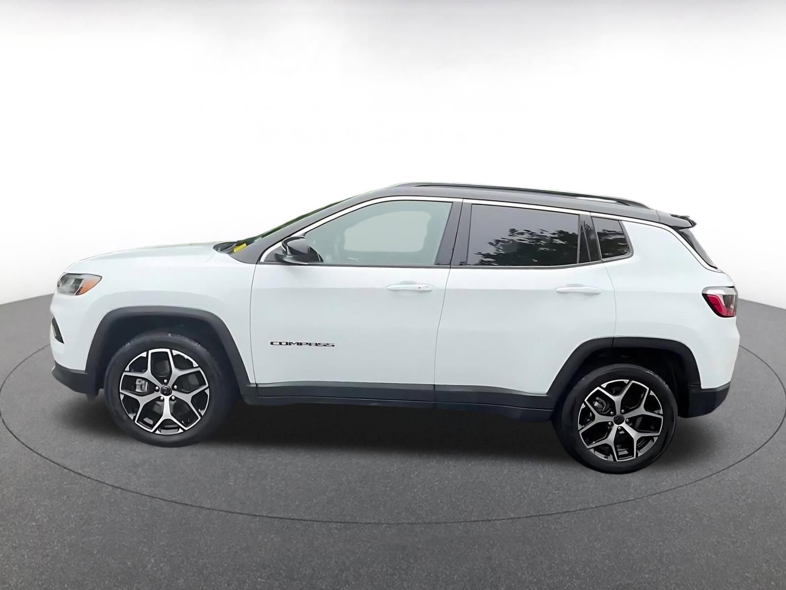 Used 2025 Jeep Compass Limited AWD/4WD image 9