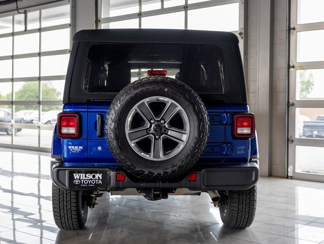 Used 2020 Jeep Wrangler Unlimited Sahara image 4