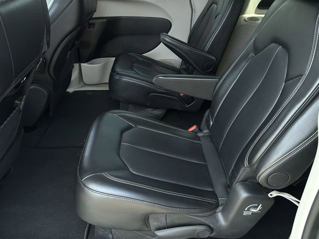 Used 2024 Chrysler Pacifica Touring-L image 20