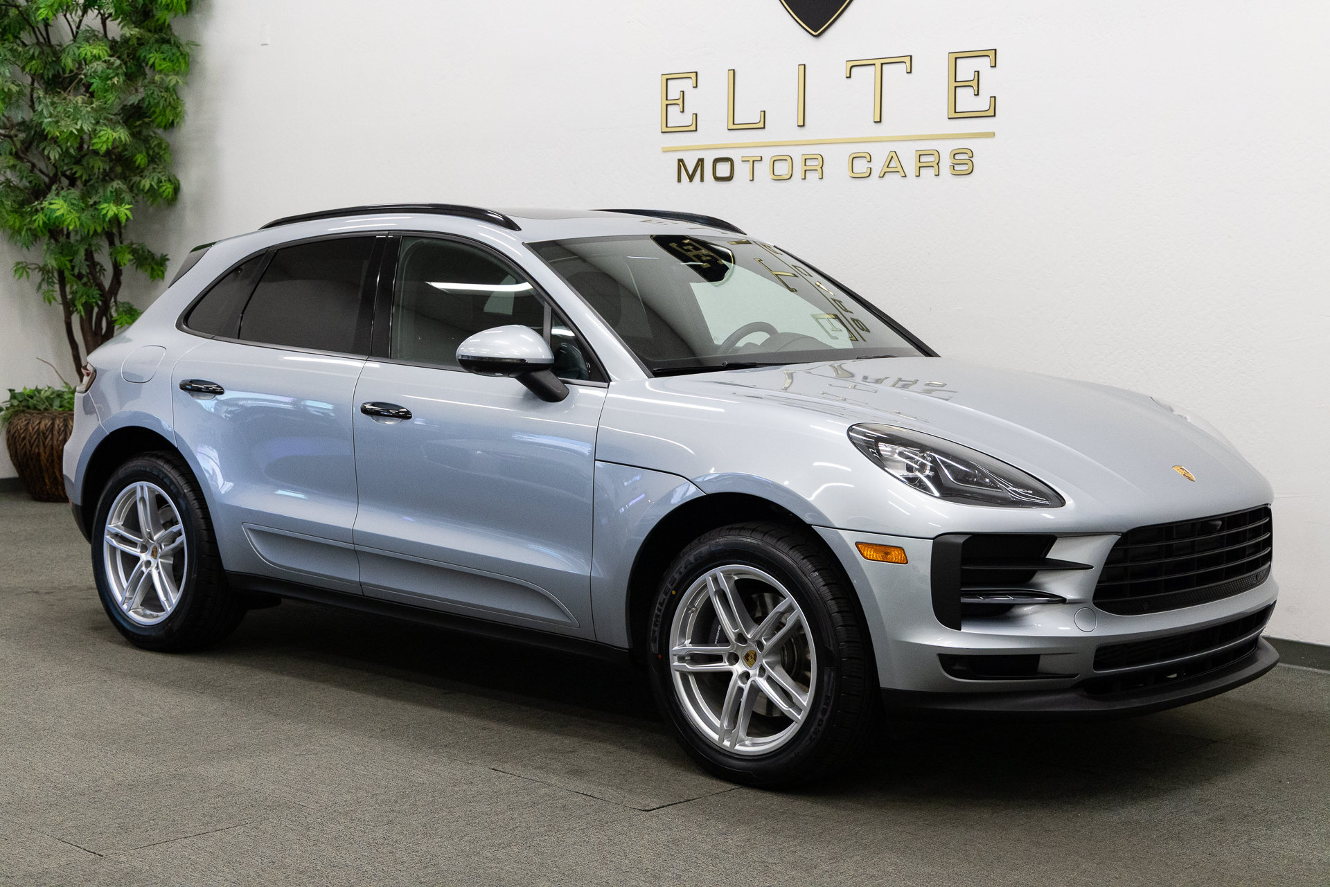 Used 2020 Porsche Macan AWD/4WD image 9