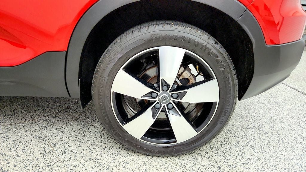 Used 2021 Volvo XC40 T5 Momentum w/ Premium Package AWD/4WD image 9