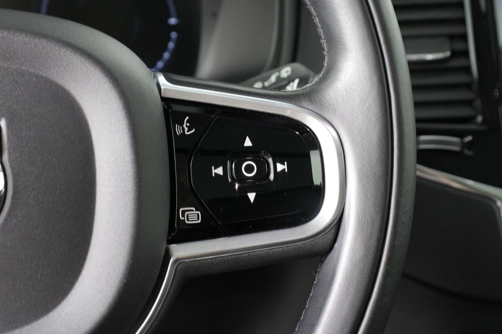 Used 2017 Volvo XC90 T8 Inscription w/ Luxury Package AWD/4WD image 11