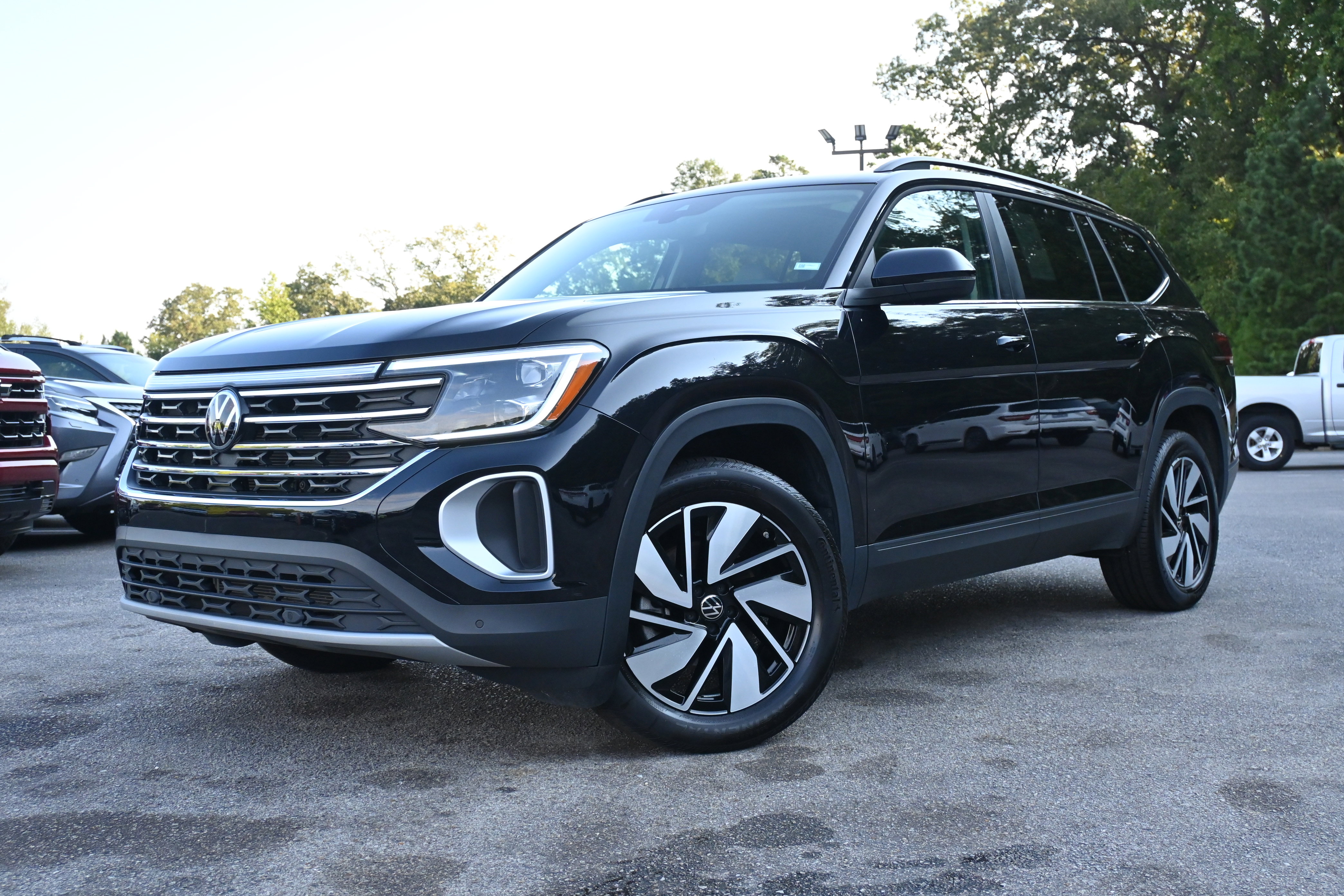 Used 2025 Volkswagen Atlas SE image 4