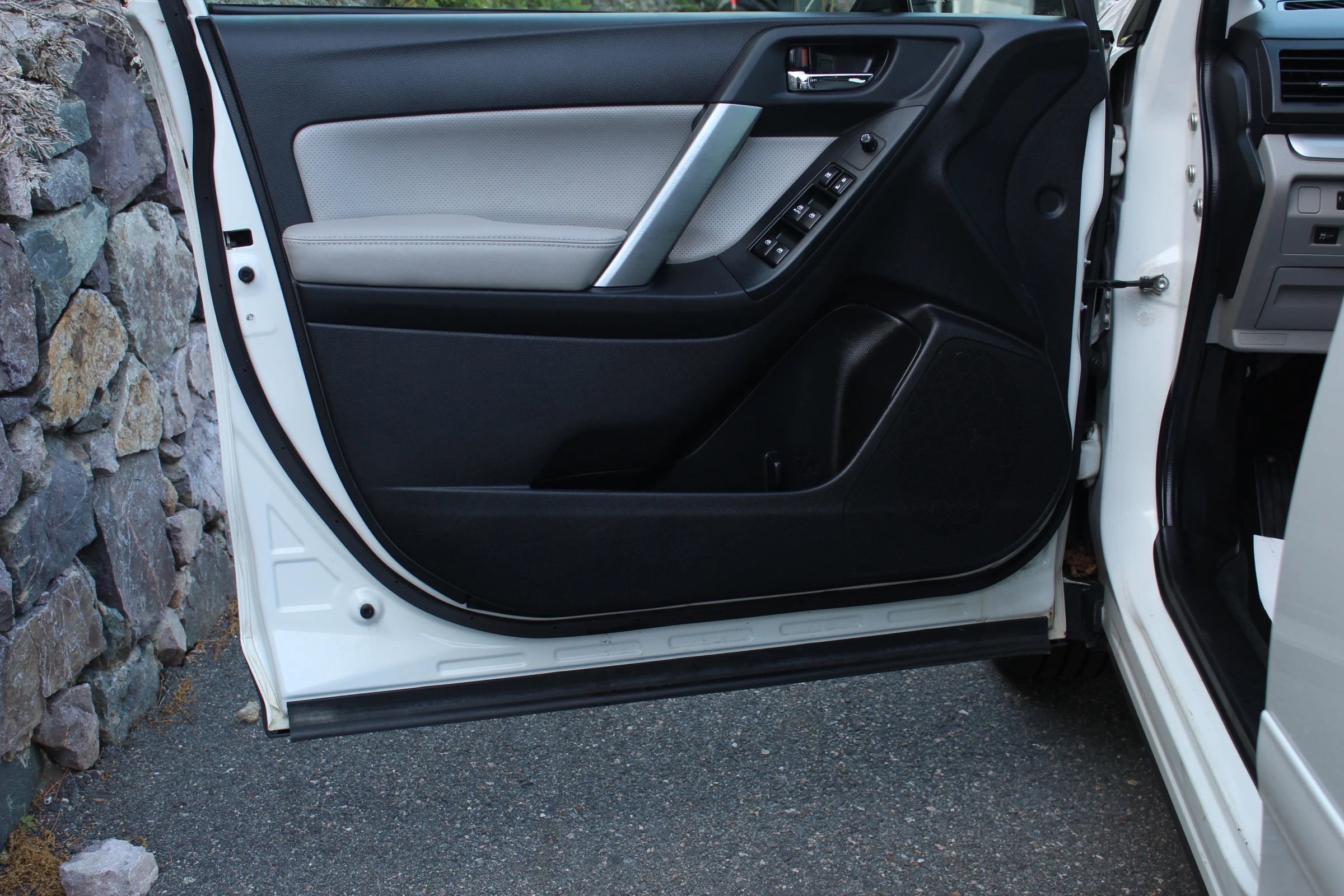 Used 2014 Subaru Forester 2.5i Limited image 12