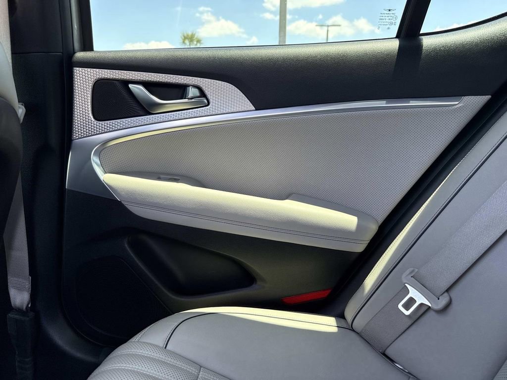 Used 2023 Genesis G70 2.0T w/ Sport Prestige Package RWD image 17