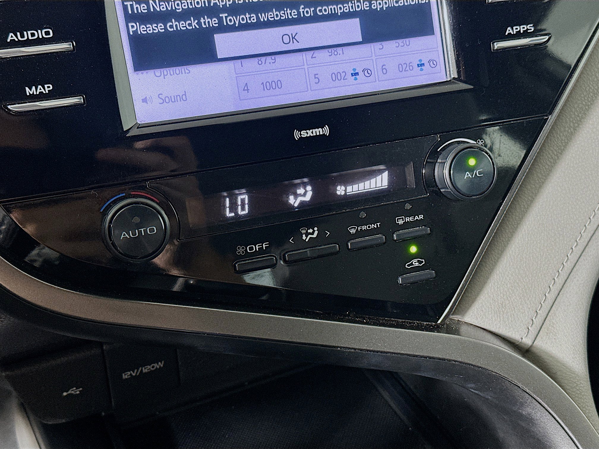 Used 2020 Toyota Camry SE FWD image 23
