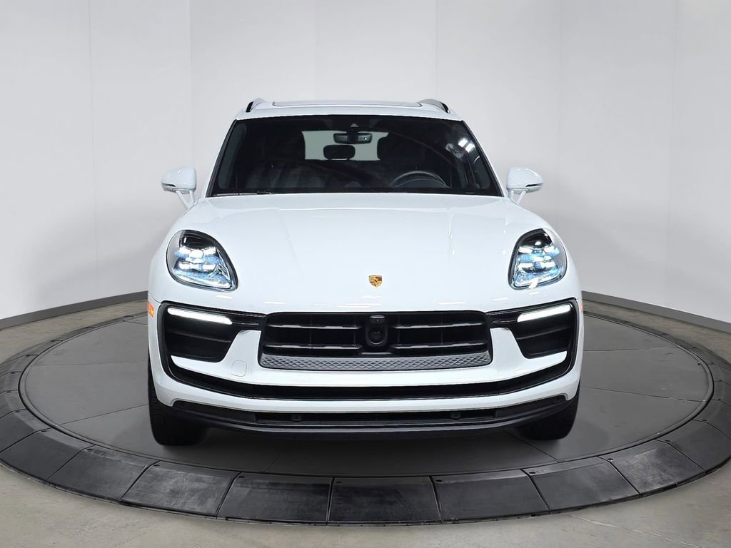 Certified 2025 Porsche Macan image 10
