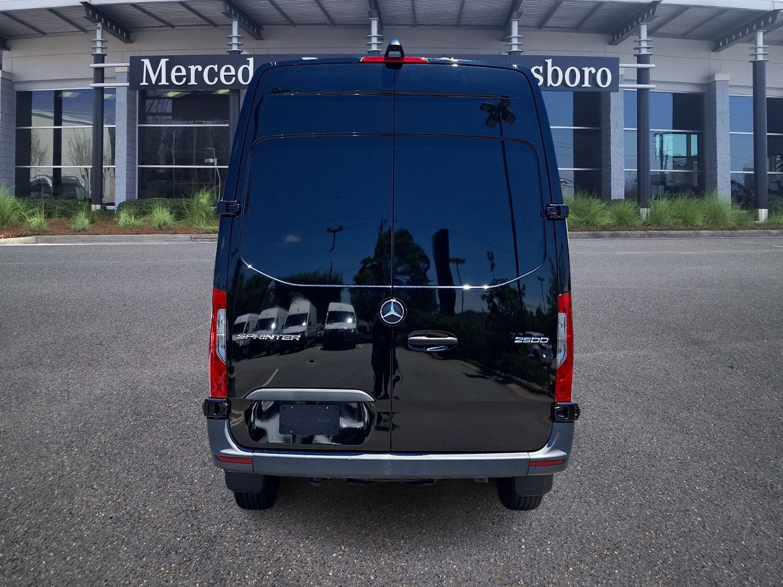 Used 2023 Mercedes-Benz Sprinter 2500 image 5