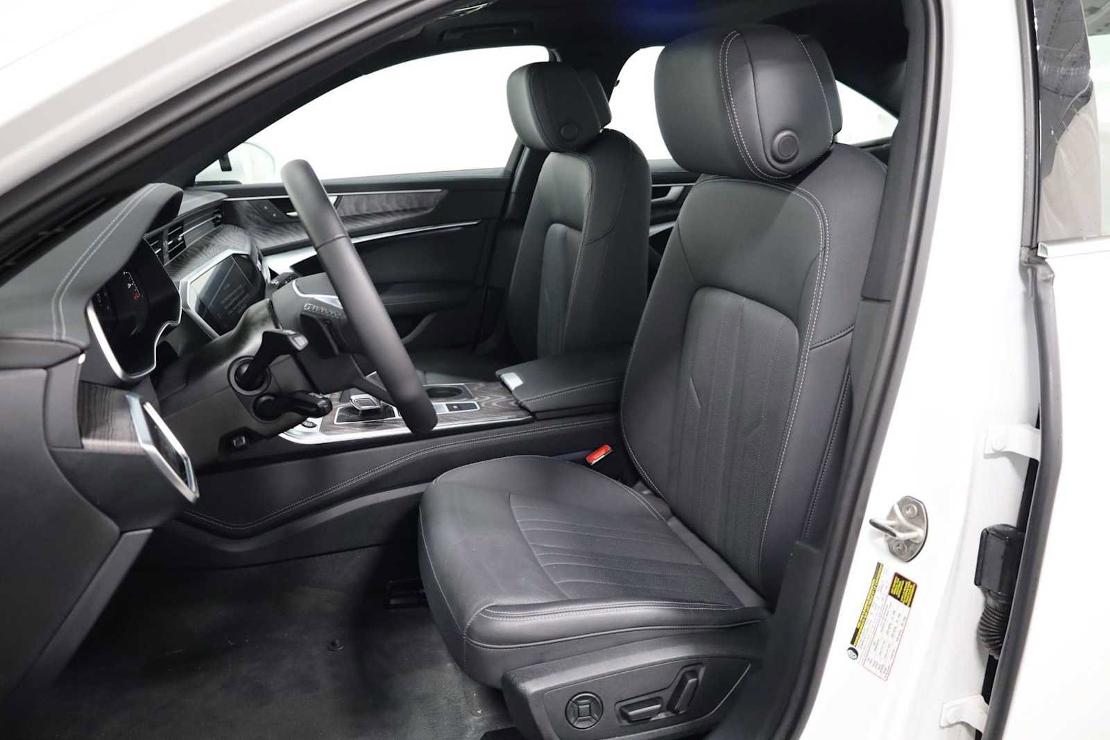 Used 2025 Audi A6 Premium Plus w/ Premium Plus Package image 5