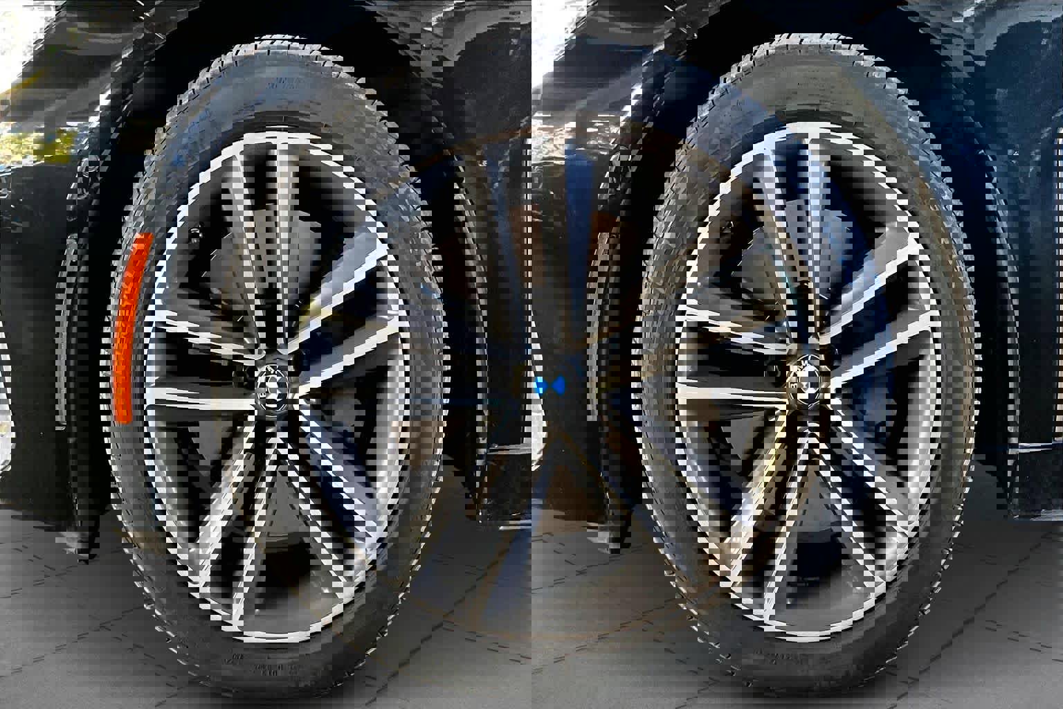 Used 2021 BMW 750i xDrive w/ Luxury Rear Seating Package image 10