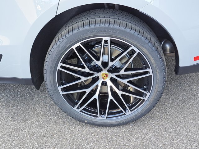 New 2026 Porsche Macan image 12
