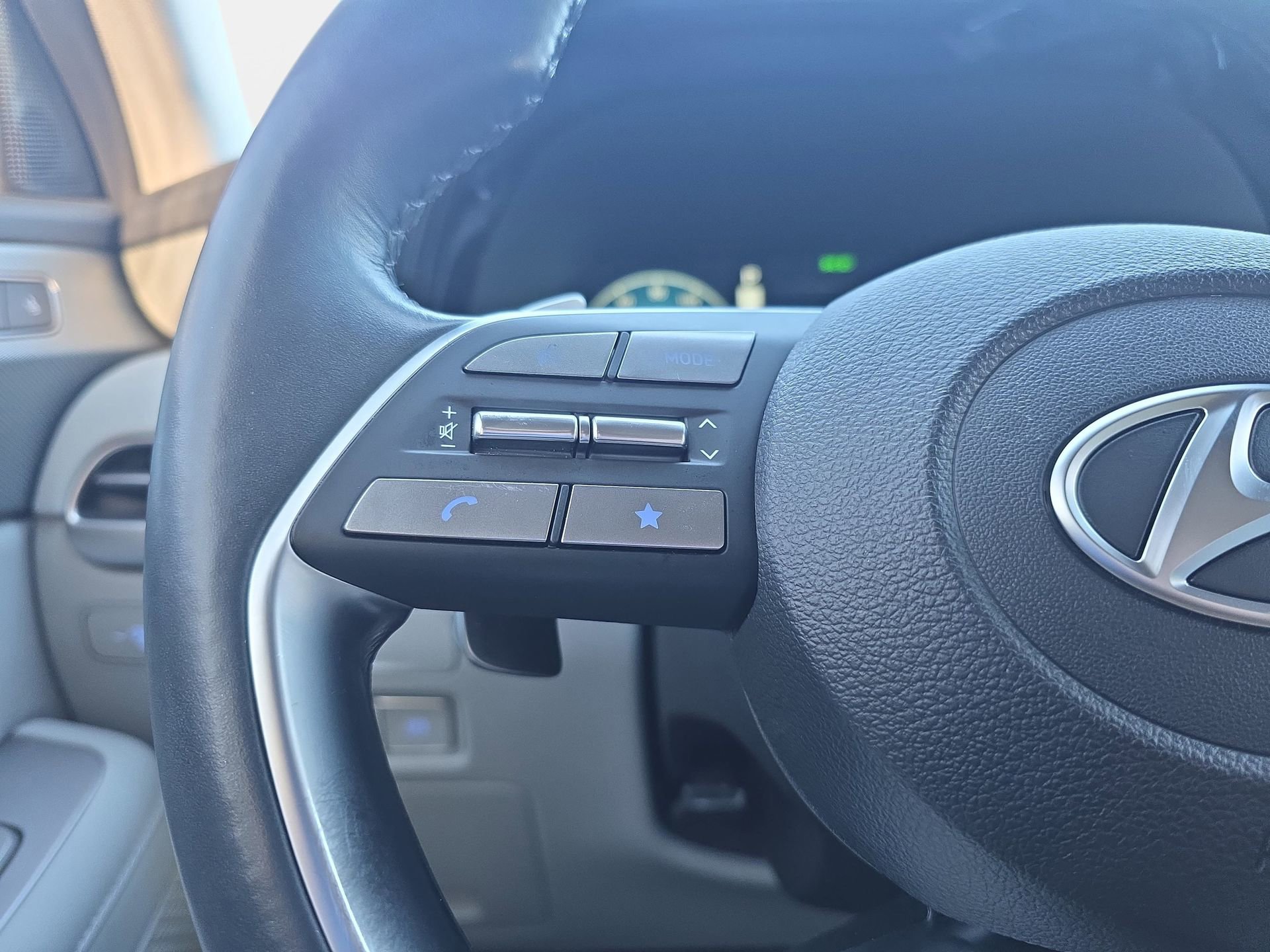 Used 2024 Hyundai Palisade SEL w/ Premium Package FWD image 17