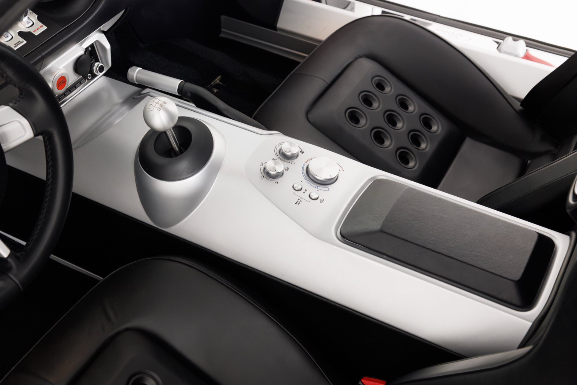 Used 2006 Ford GT RWD image 25