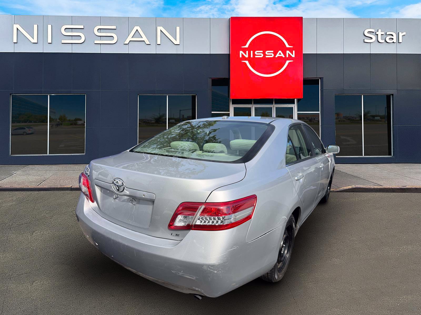 Used 2010 Toyota Camry FWD image 4