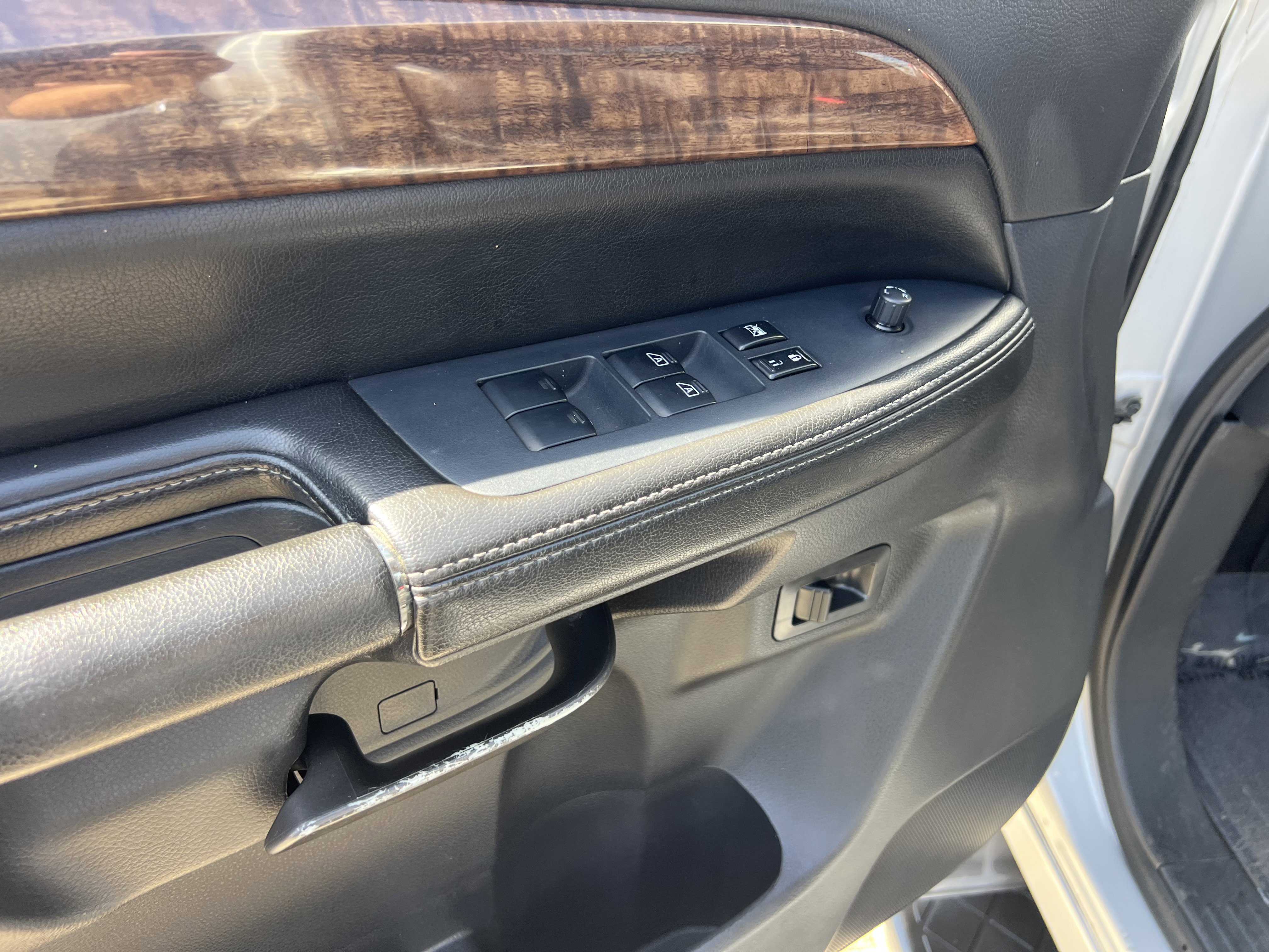 Used 2012 Nissan Armada SL RWD image 12