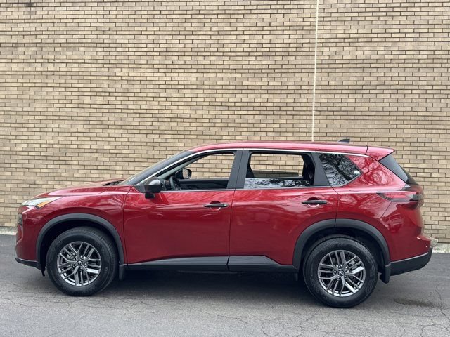 Used 2025 Nissan Rogue S AWD/4WD image 27