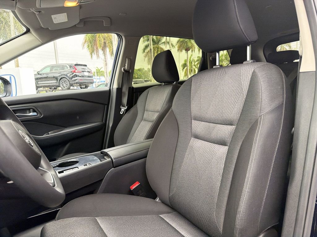 Used 2024 Nissan Rogue SV FWD image 21