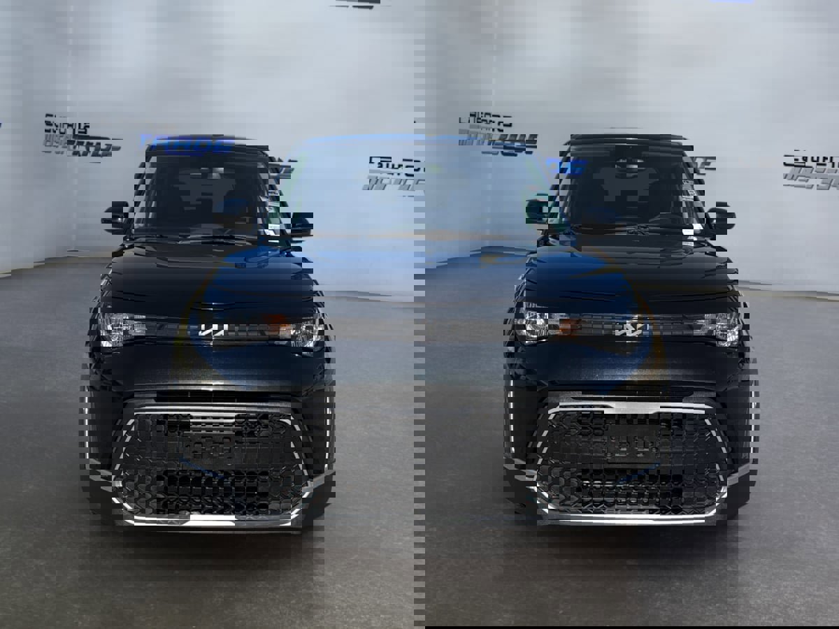 Used 2023 Kia Soul S image 2