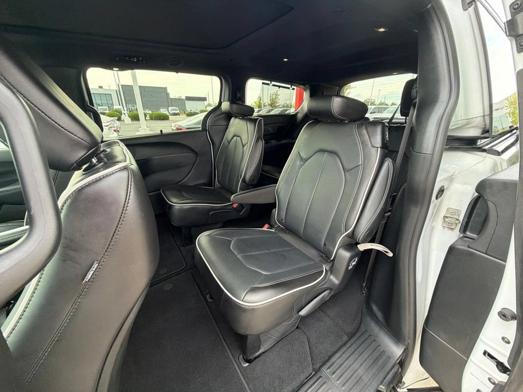 Used 2024 Chrysler Pacifica Limited w/ S Appearance Package AWD/4WD image 31