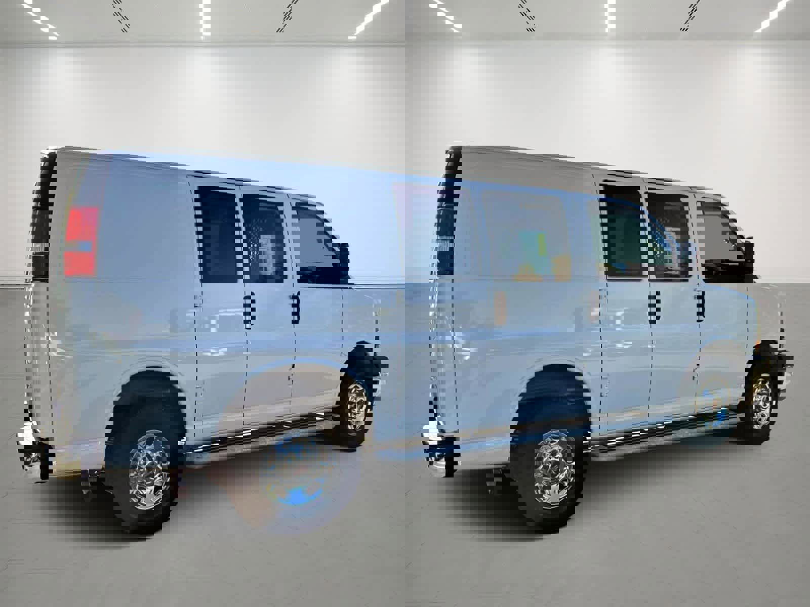 Used 2023 GMC Savana 2500 w/ Driver Convenience Package image 4