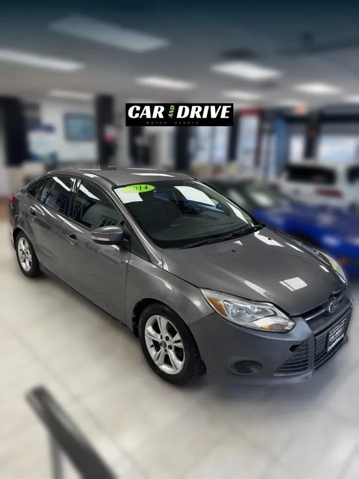 Used 2014 Ford Focus SE w/ SE Winter Package FWD image 3