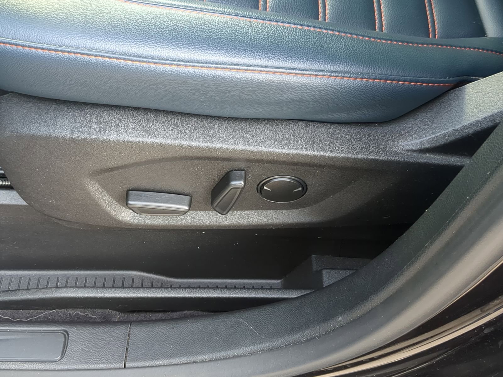 Used 2023 Ford Edge SEL w/ Sport Appearance Package image 18