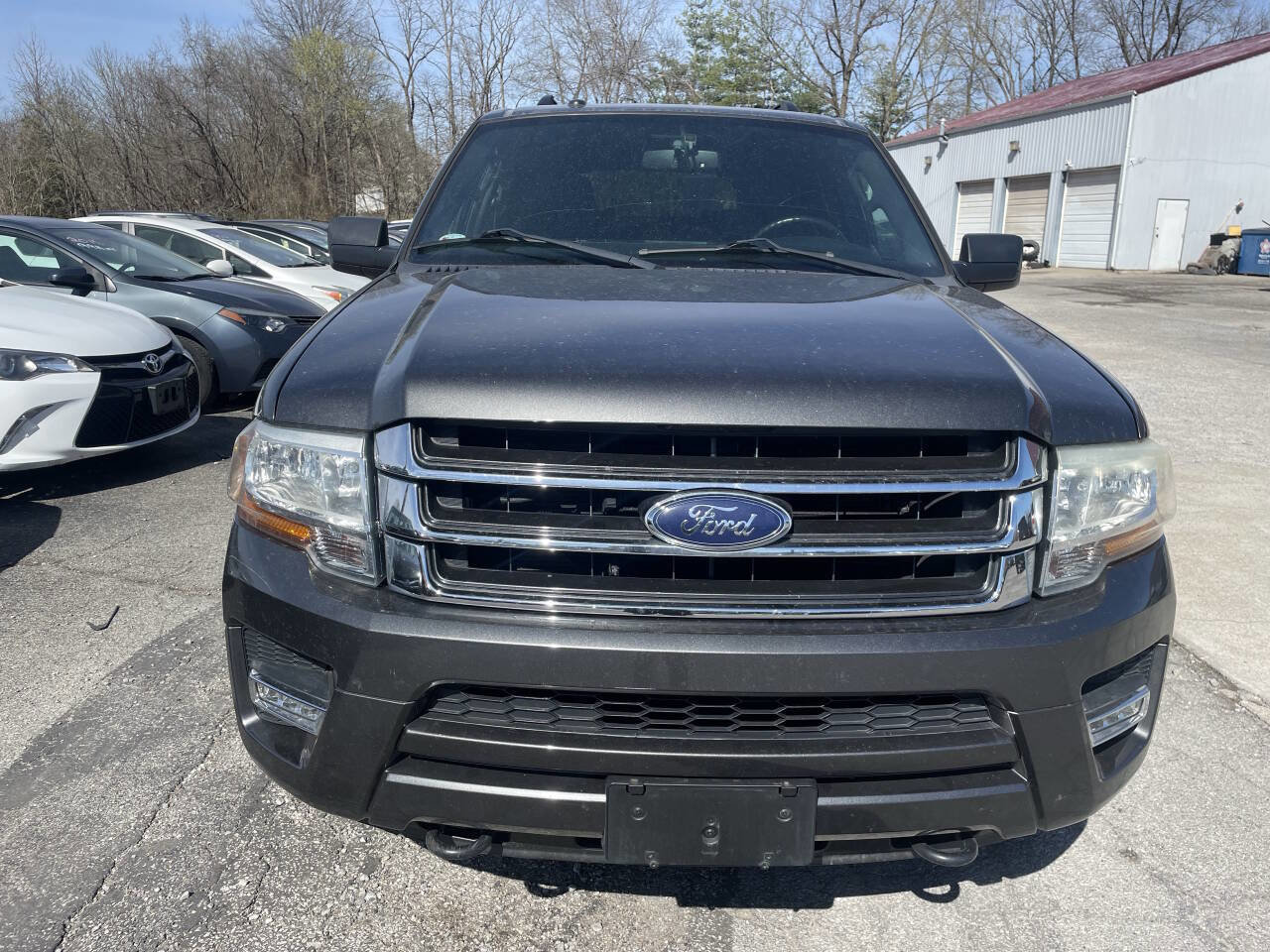 Used 2015 Ford Expedition XLT w/ Equipment Group 201A AWD/4WD image 8