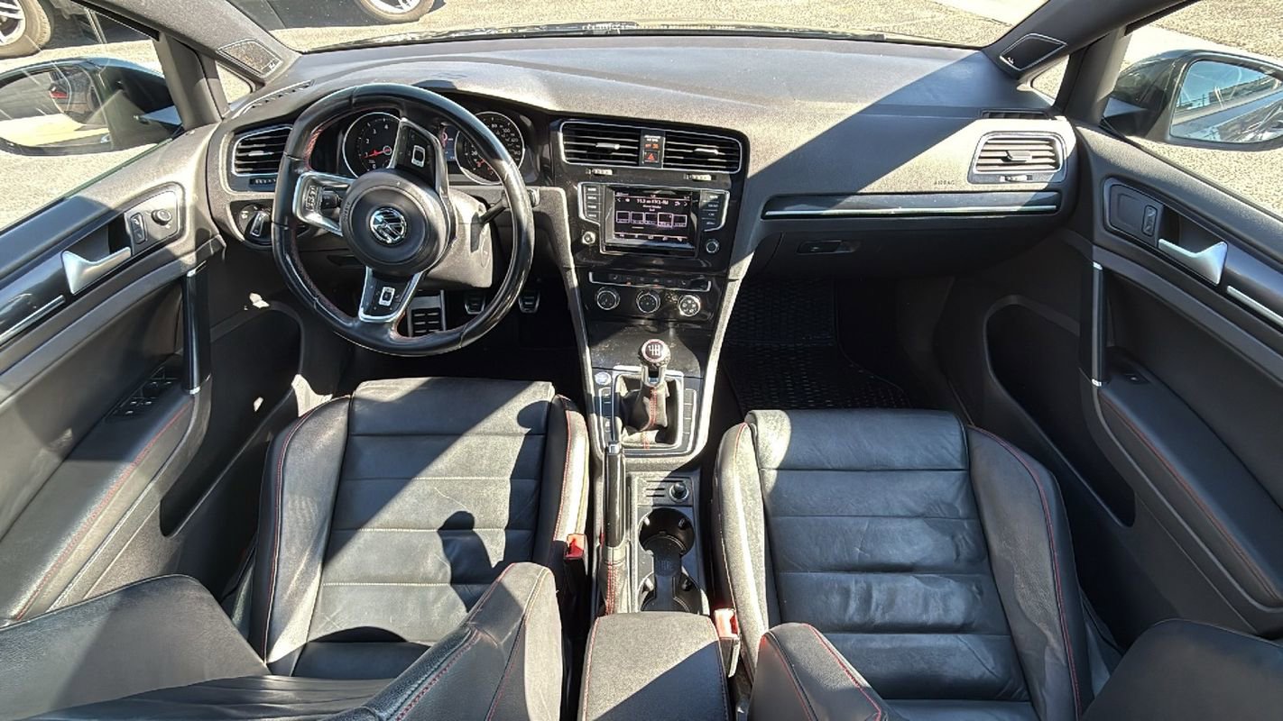 Used 2015 Volkswagen GTI SE FWD image 19