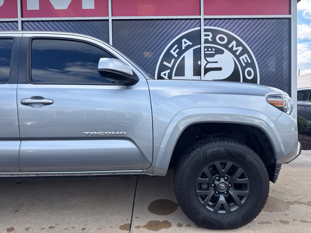 Used 2023 Toyota Tacoma SR5 AWD/4WD image 3