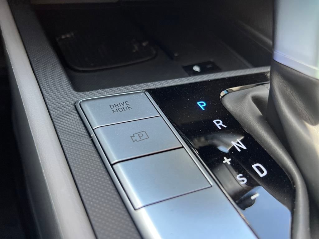 Used 2025 Hyundai Elantra Sport image 18