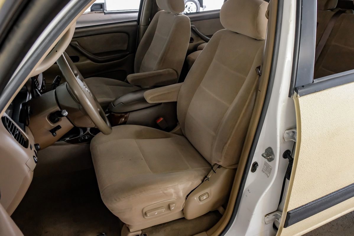 Used 2004 Toyota Sequoia SR5 image 28