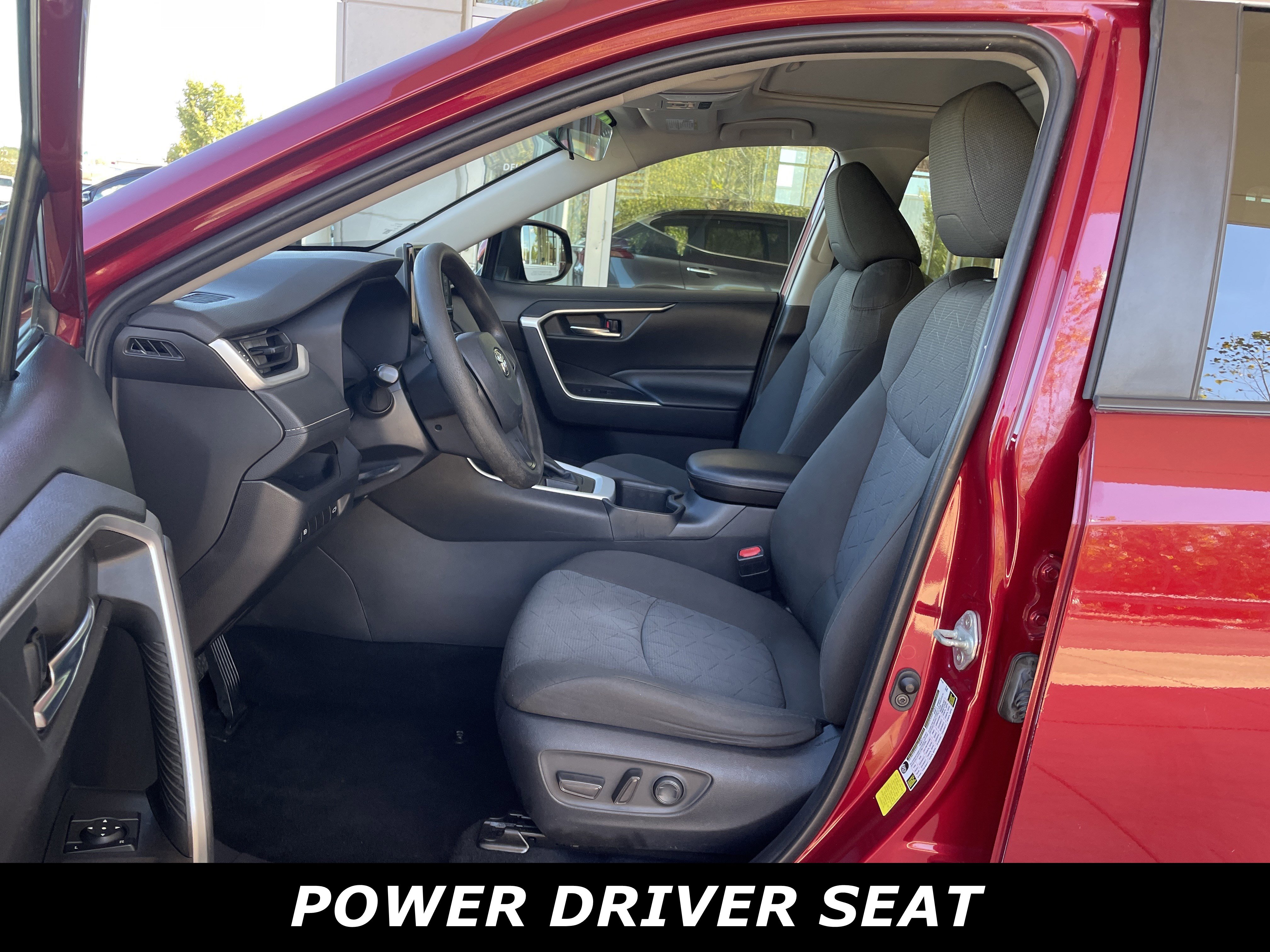 Used 2022 Toyota RAV4 XLE w/ Convenience Package image 7