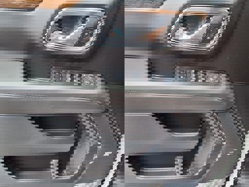 Used 2024 Chevrolet Tahoe High Country w/ Premium Package image 14