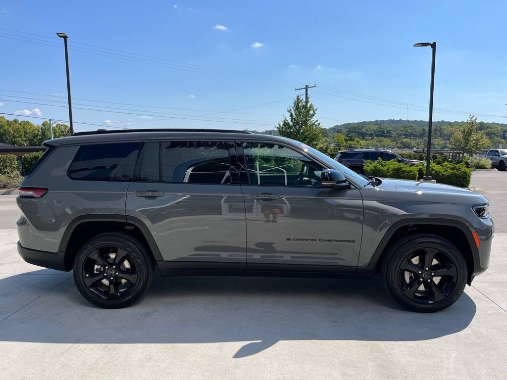 New 2027 Jeep Grand Cherokee L Limited w/ Limited Altitude Package AWD/4WD image 22